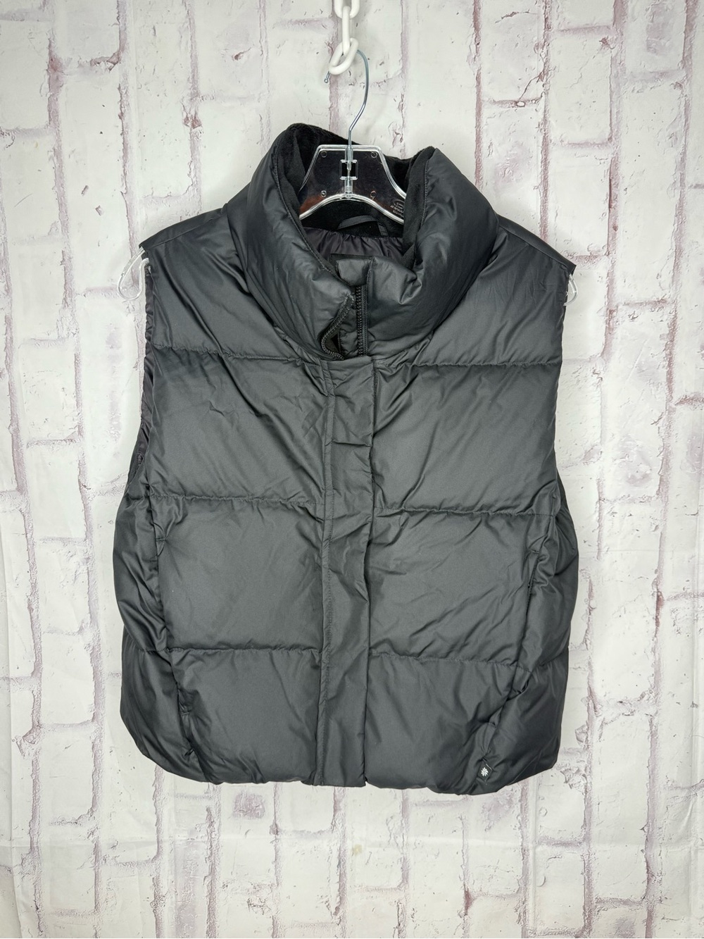 ATHLETA Girl Down Puffer Vest Size XL 14 Quilted Zip Up Sleeveless Athletic